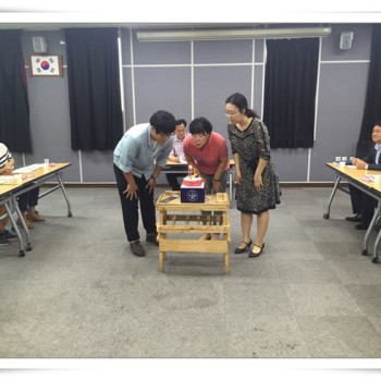 7월 직원 정례회의 및 7월 생일 직원 축하 이미지
