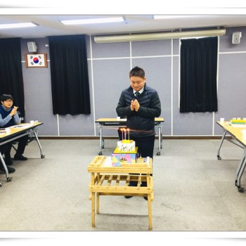 1월 직원 정례회의 및 1월 생일 직원 축하 이미지