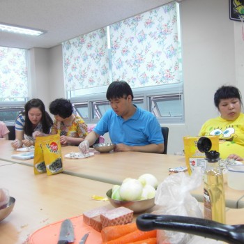주간보호 특별활동 요리실습 이미지